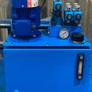 مخزن هیدرولیک SHP30 با دو عدد شیر کنترل جهت و فشارشکن بلوکی 1/2