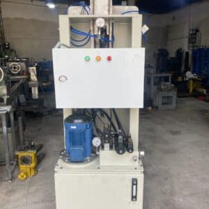 نمای پشت پرس هیدرولیک خم